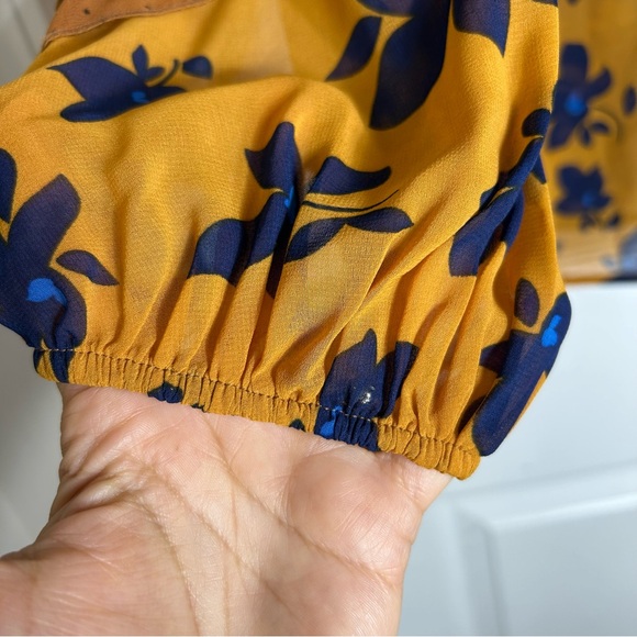 Cabi Semi Sheer Amber Navy Floral Ruffle Relaxed Fit Boho Cottagecore Blouse S - Picture 7 of 15